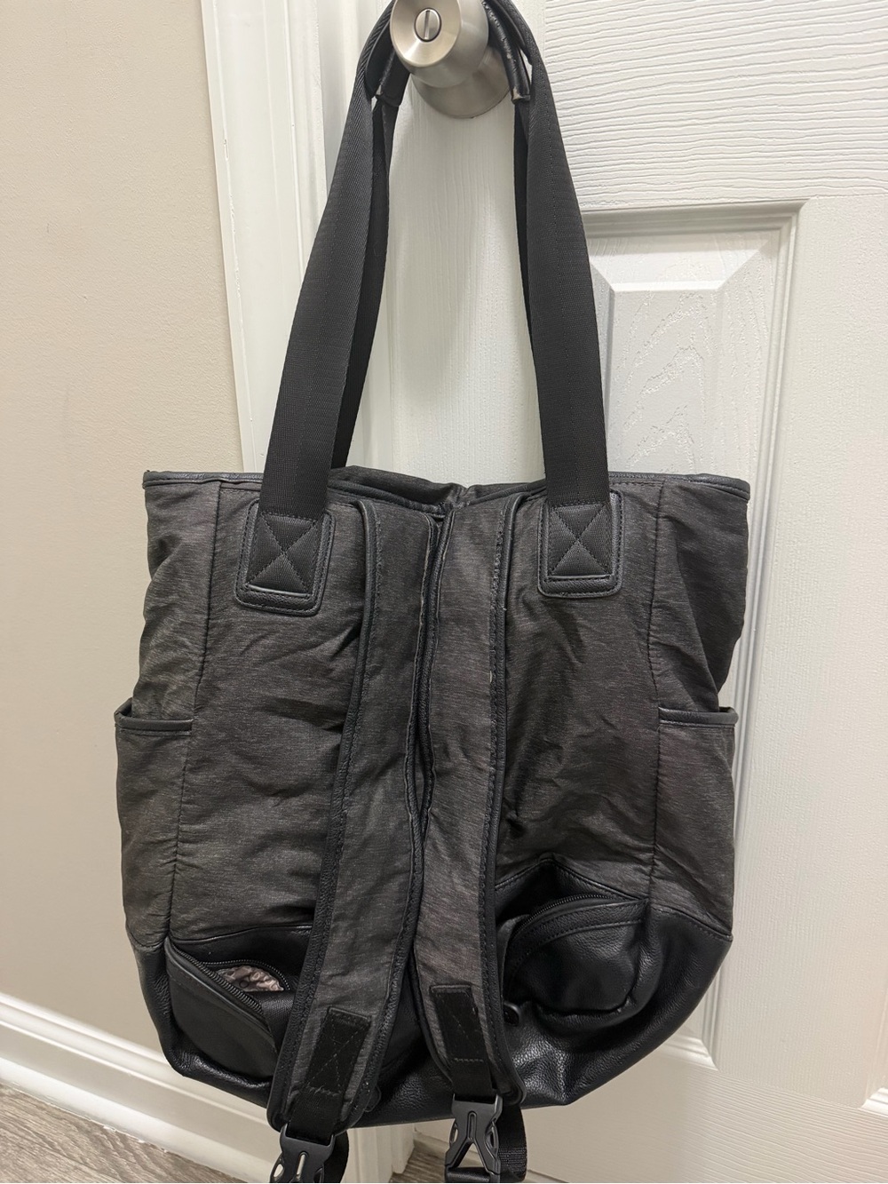 LOLE tote/backpack combo - Picture 2 of 8